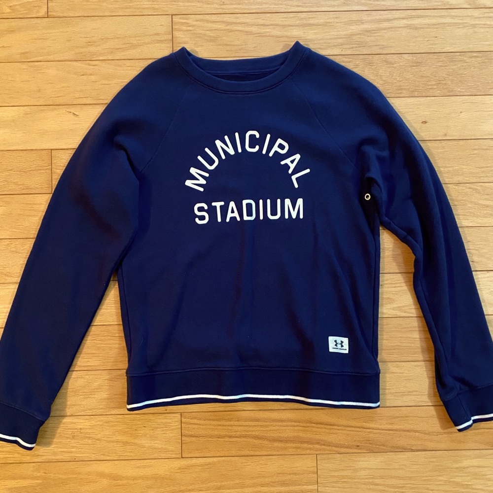 Under armour crew neck sweater ladies size M